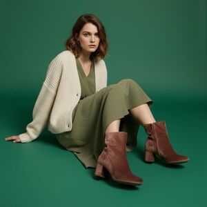 Dusty Rose Velvet Ankle Boots for Women Zip Up Heeld Boots Old‎ Navy size 7